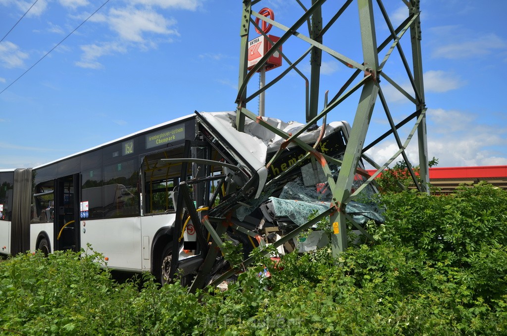 Schwerer Bus Unfall Koeln Porz Gremberghoven Neuenhofstr P223.JPG - Miklos Laubert